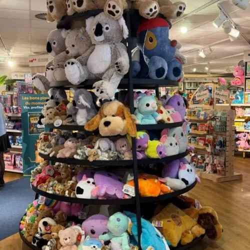 pyramide de peluches chez king jouet a liege